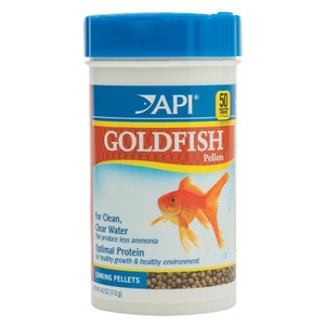 API Goldfish Flake 31g Petbarn